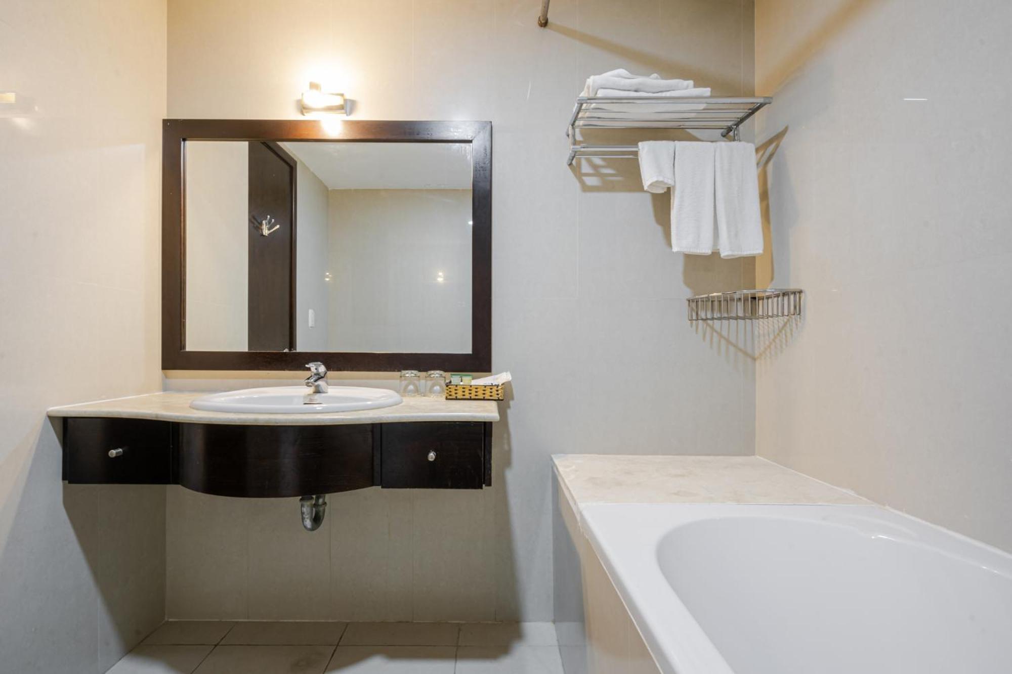 La Serena Boutique Hotel Хошимин Экстерьер фото