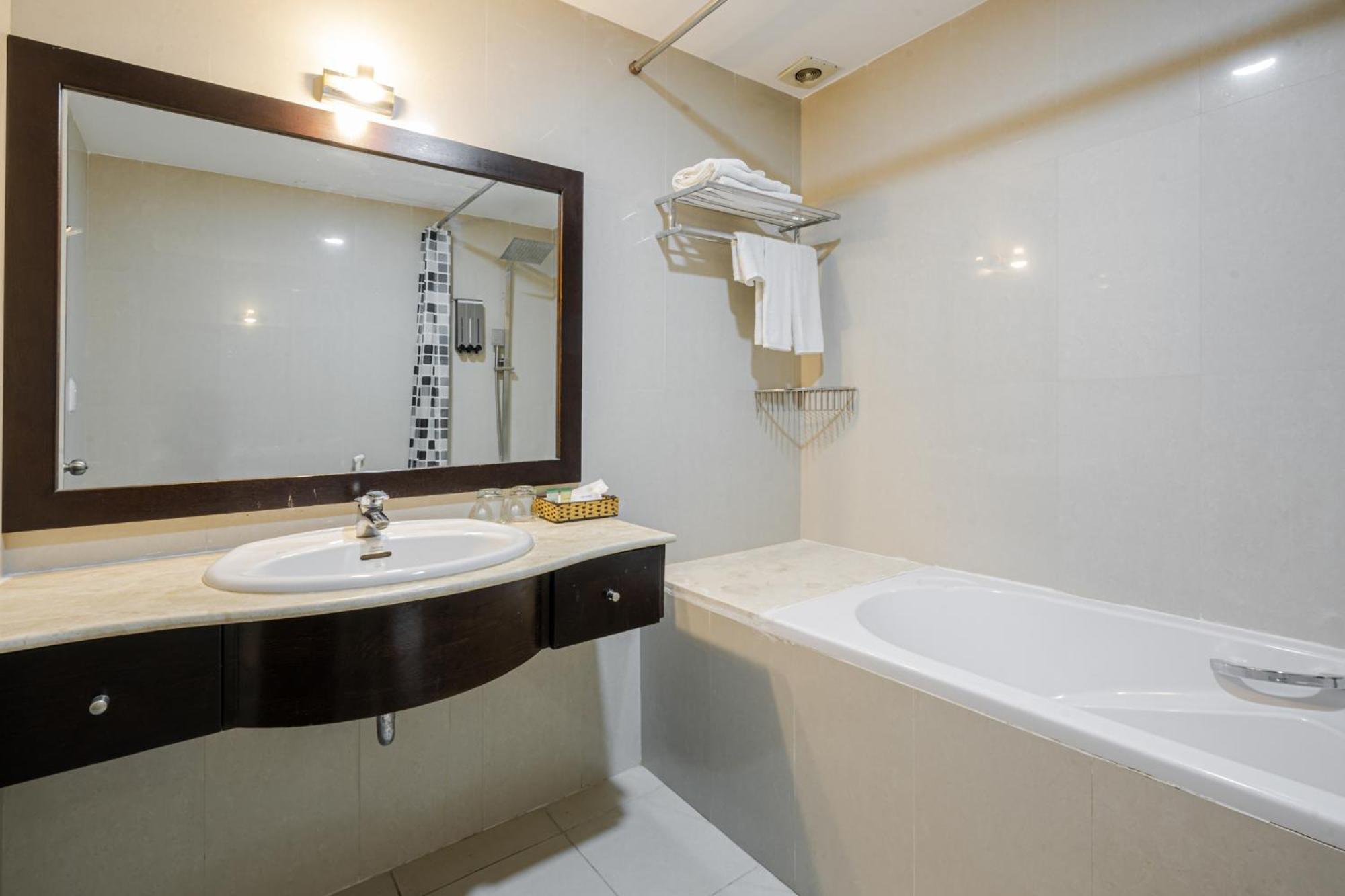 La Serena Boutique Hotel Хошимин Экстерьер фото